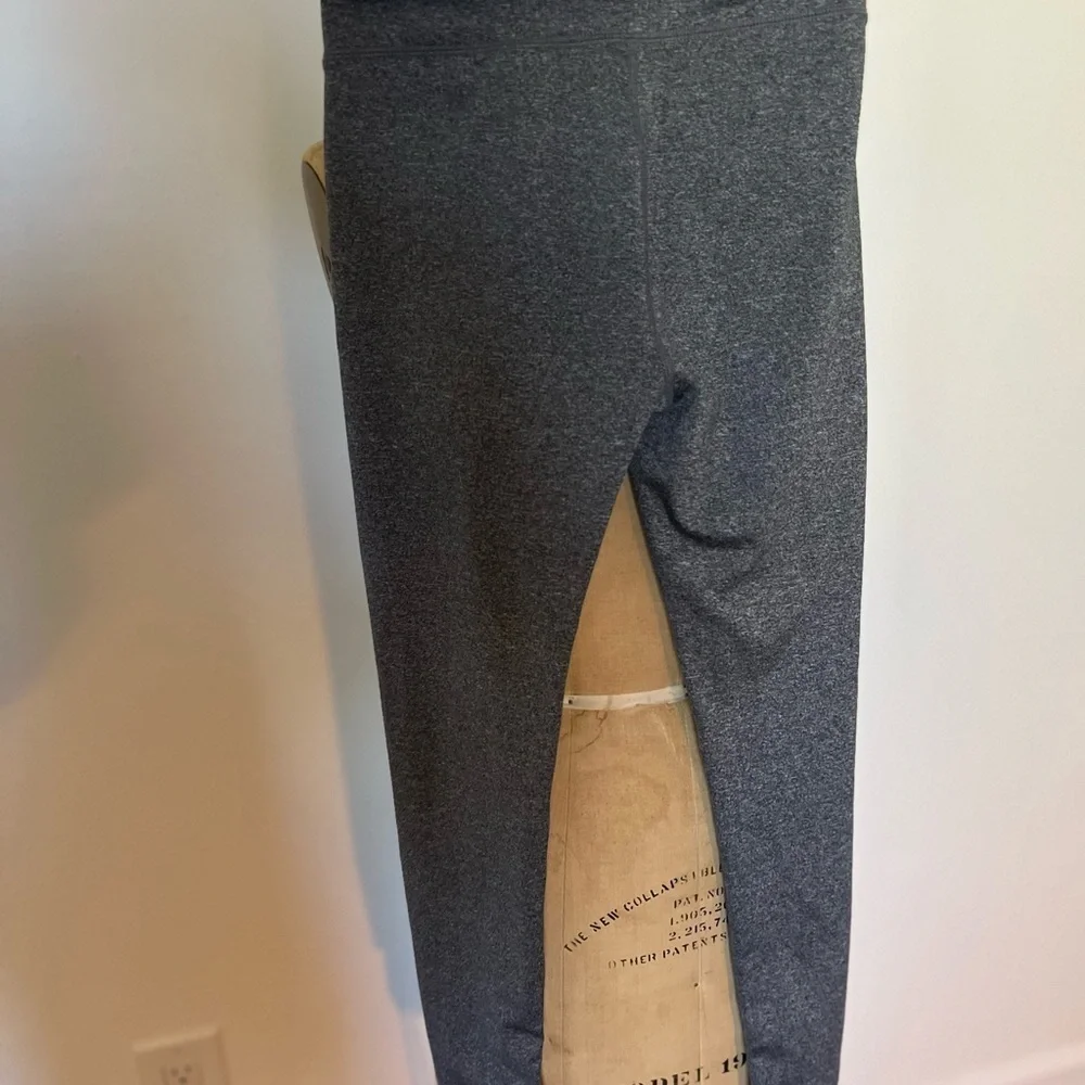 Gap teen size 10 leggings with cute v detail on waist